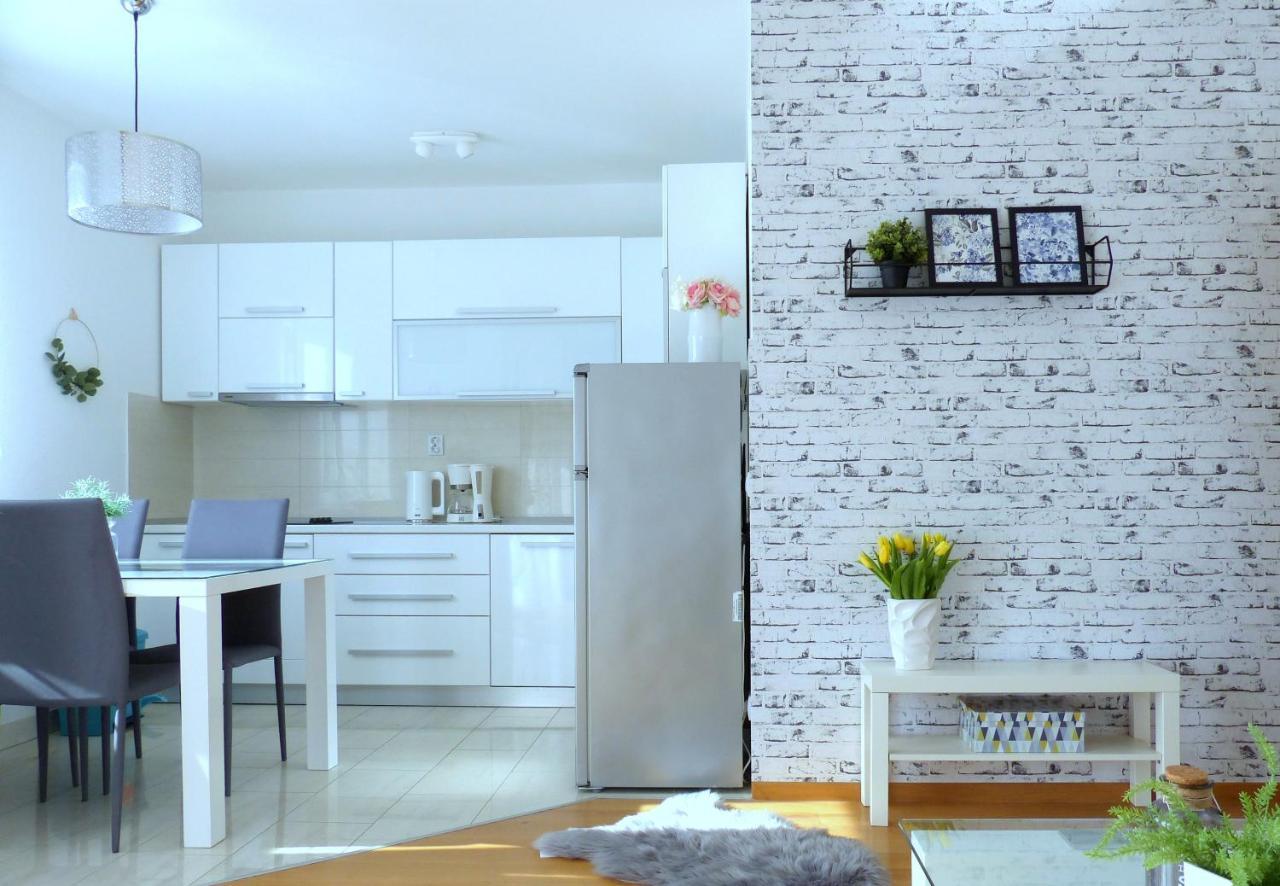Kaštela Iris Beach Apartments מראה חיצוני תמונה