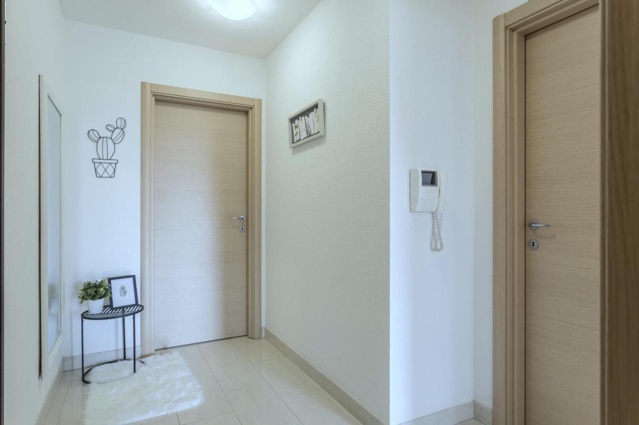 Kaštela Iris Beach Apartments מראה חיצוני תמונה
