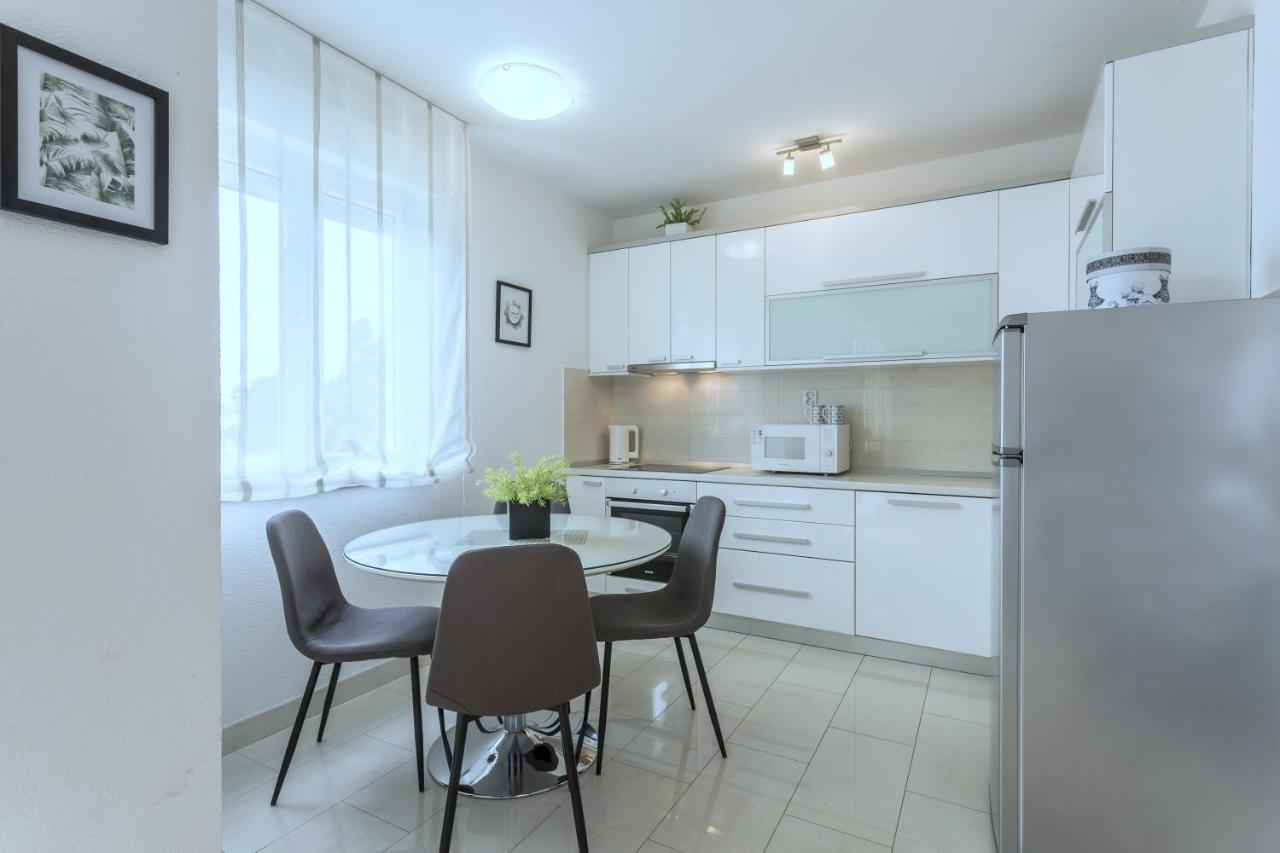 Kaštela Iris Beach Apartments מראה חיצוני תמונה