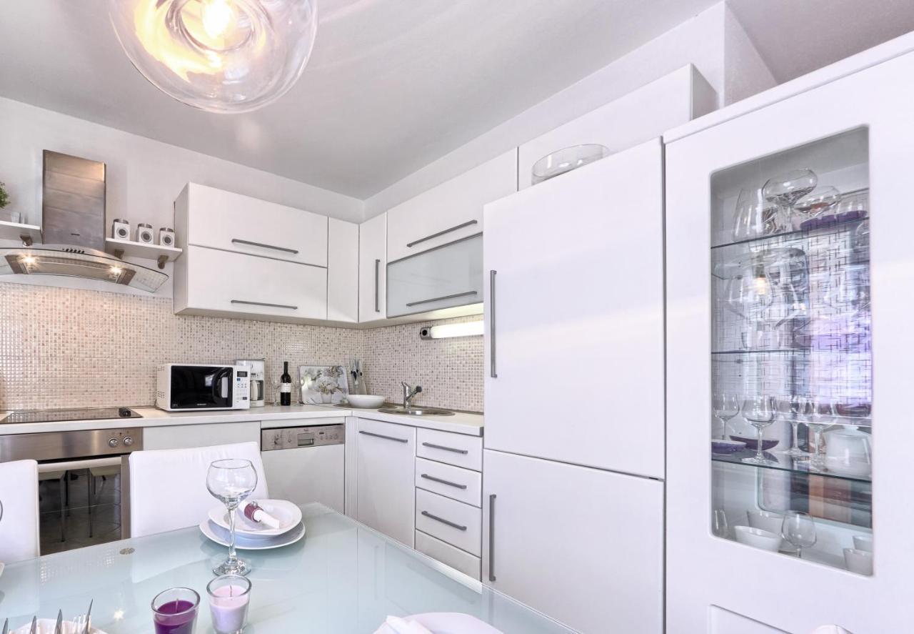 Kaštela Iris Beach Apartments מראה חיצוני תמונה