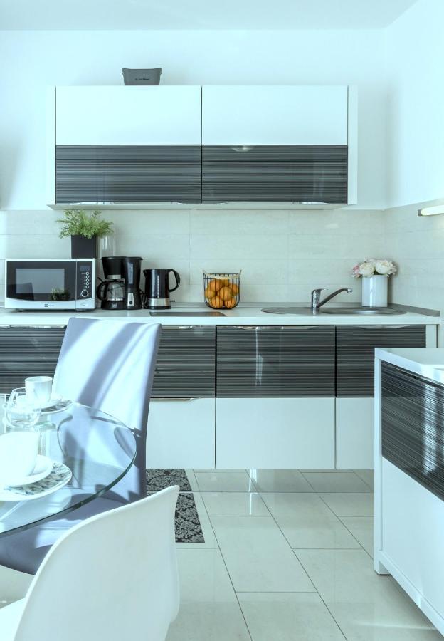 Kaštela Iris Beach Apartments מראה חיצוני תמונה