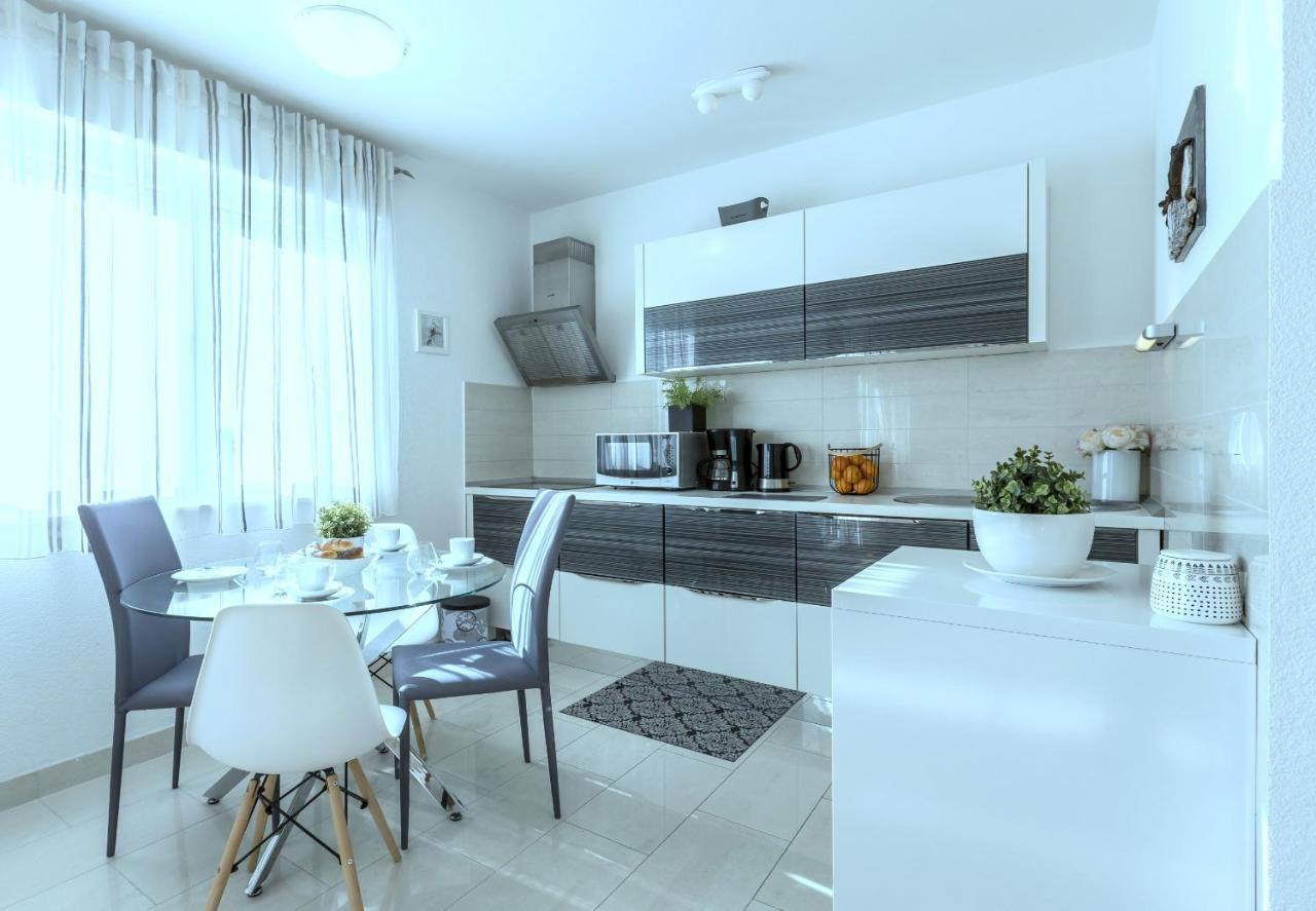 Kaštela Iris Beach Apartments מראה חיצוני תמונה
