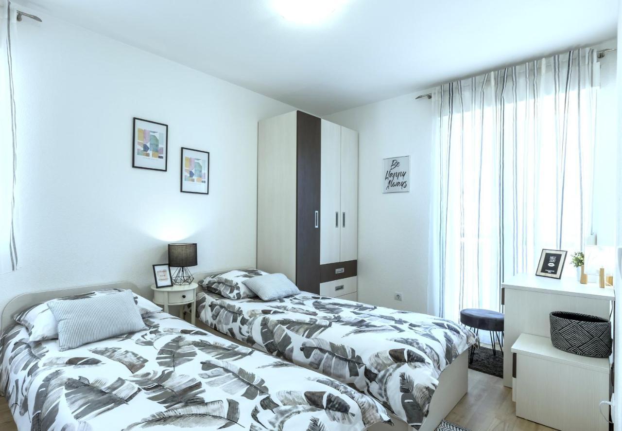 Kaštela Iris Beach Apartments מראה חיצוני תמונה