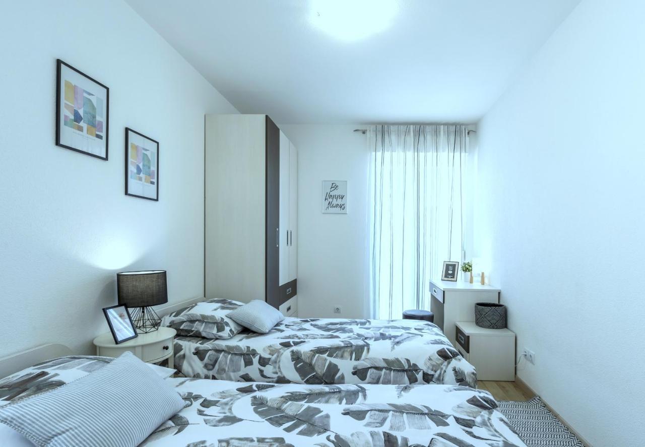 Kaštela Iris Beach Apartments מראה חיצוני תמונה